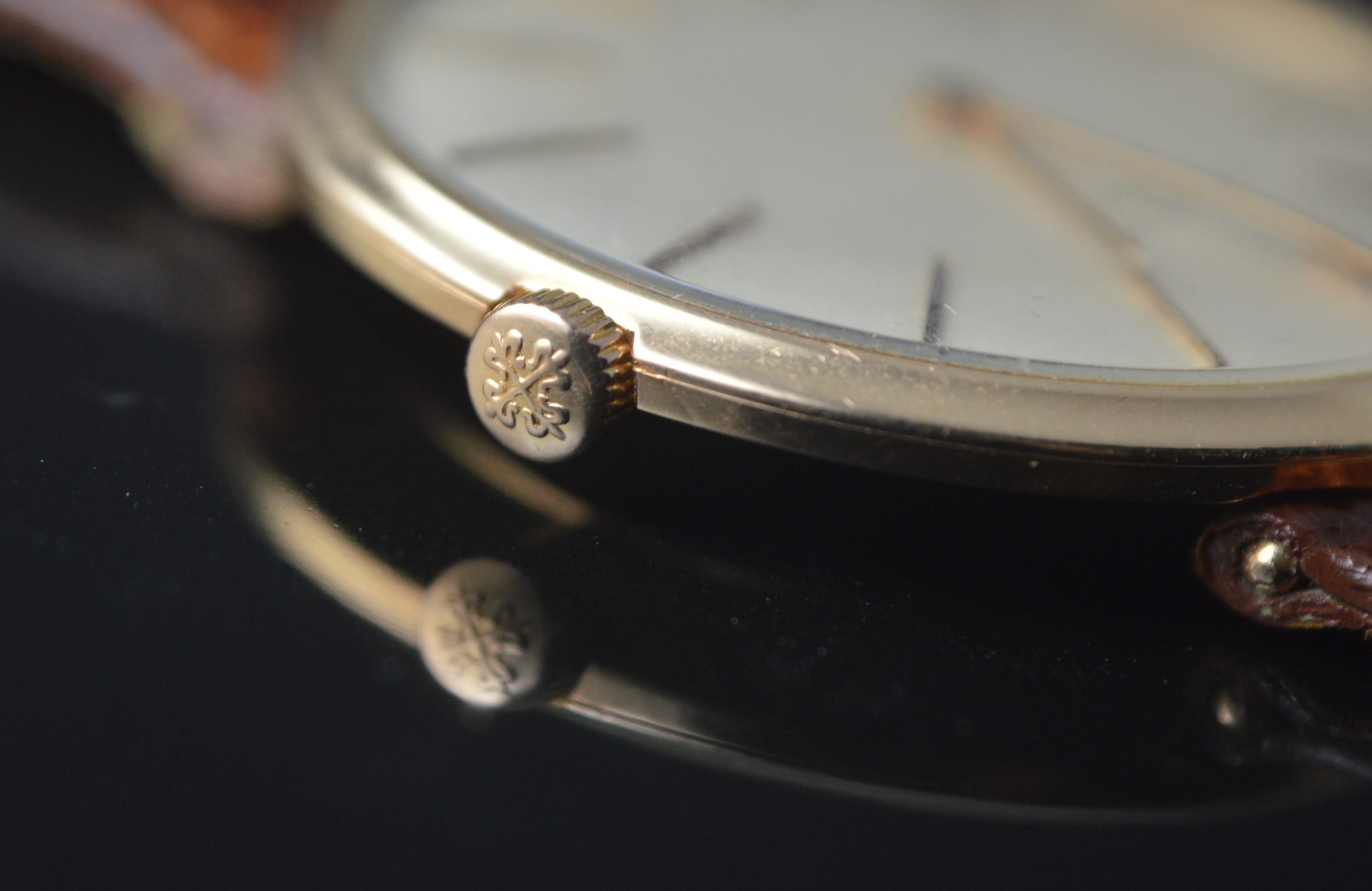 Patek Philippe Calatrava 2591 34,5mm 18k Gold Manual Wind Cal.23-300 Hidden Lugs