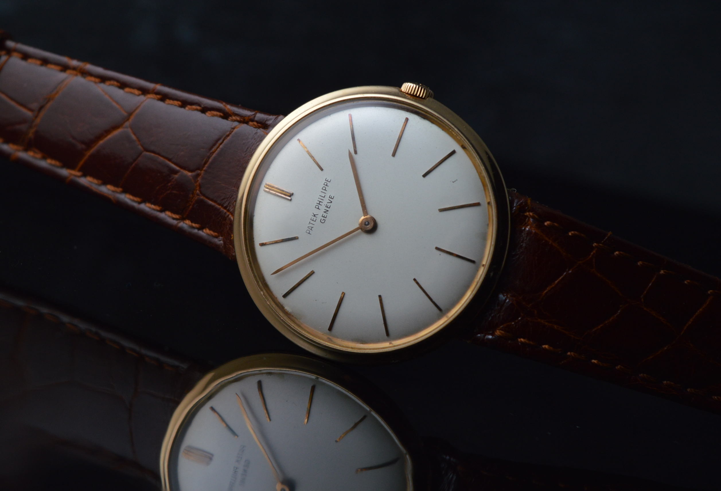 Patek Philippe Calatrava 2591 34,5mm 18k Gold Manual Wind Cal.23-300 Hidden Lugs