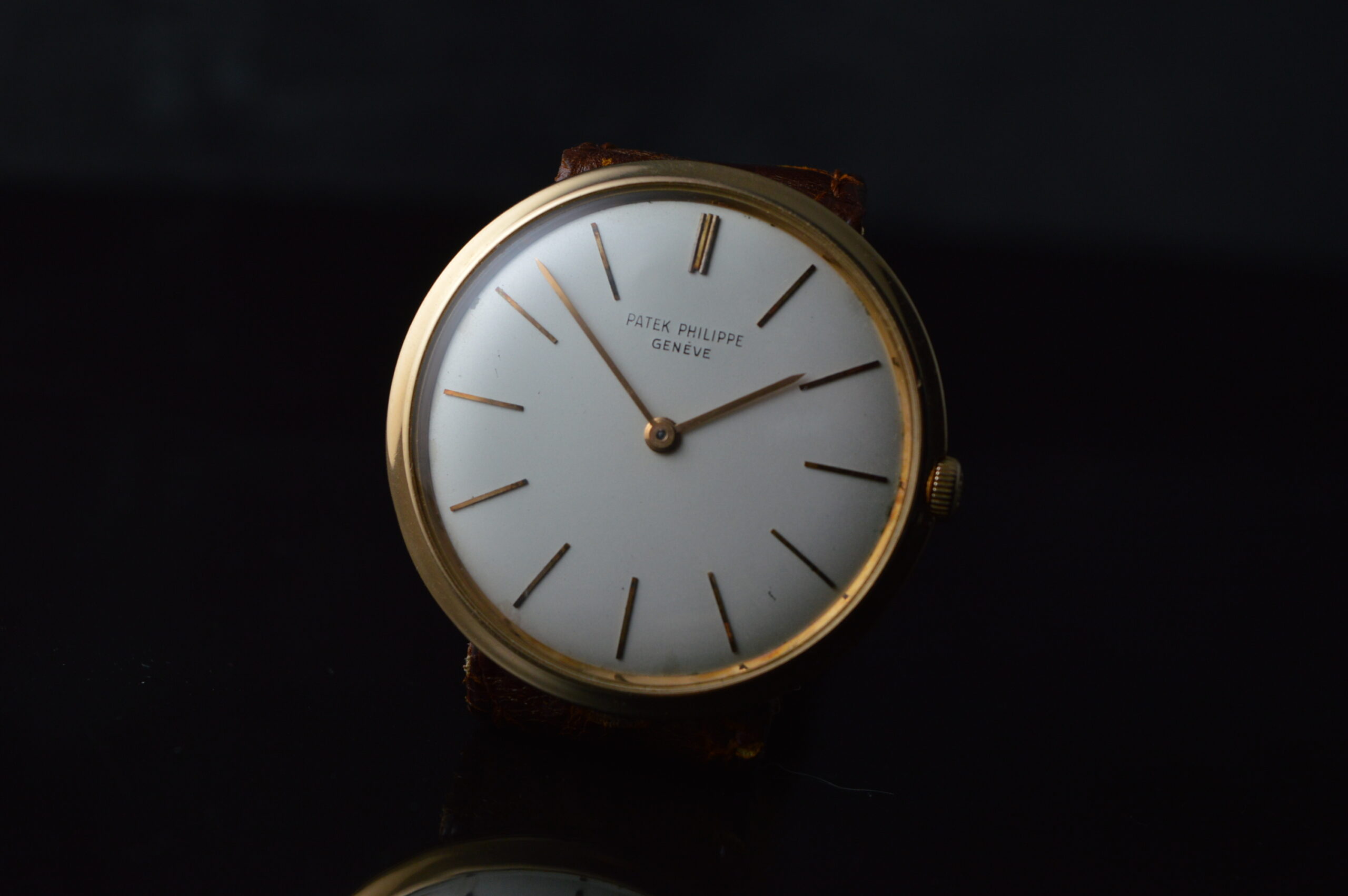 Patek Philippe Calatrava 2591 34,5mm 18k Gold Manual Wind Cal.23-300 Hidden Lugs