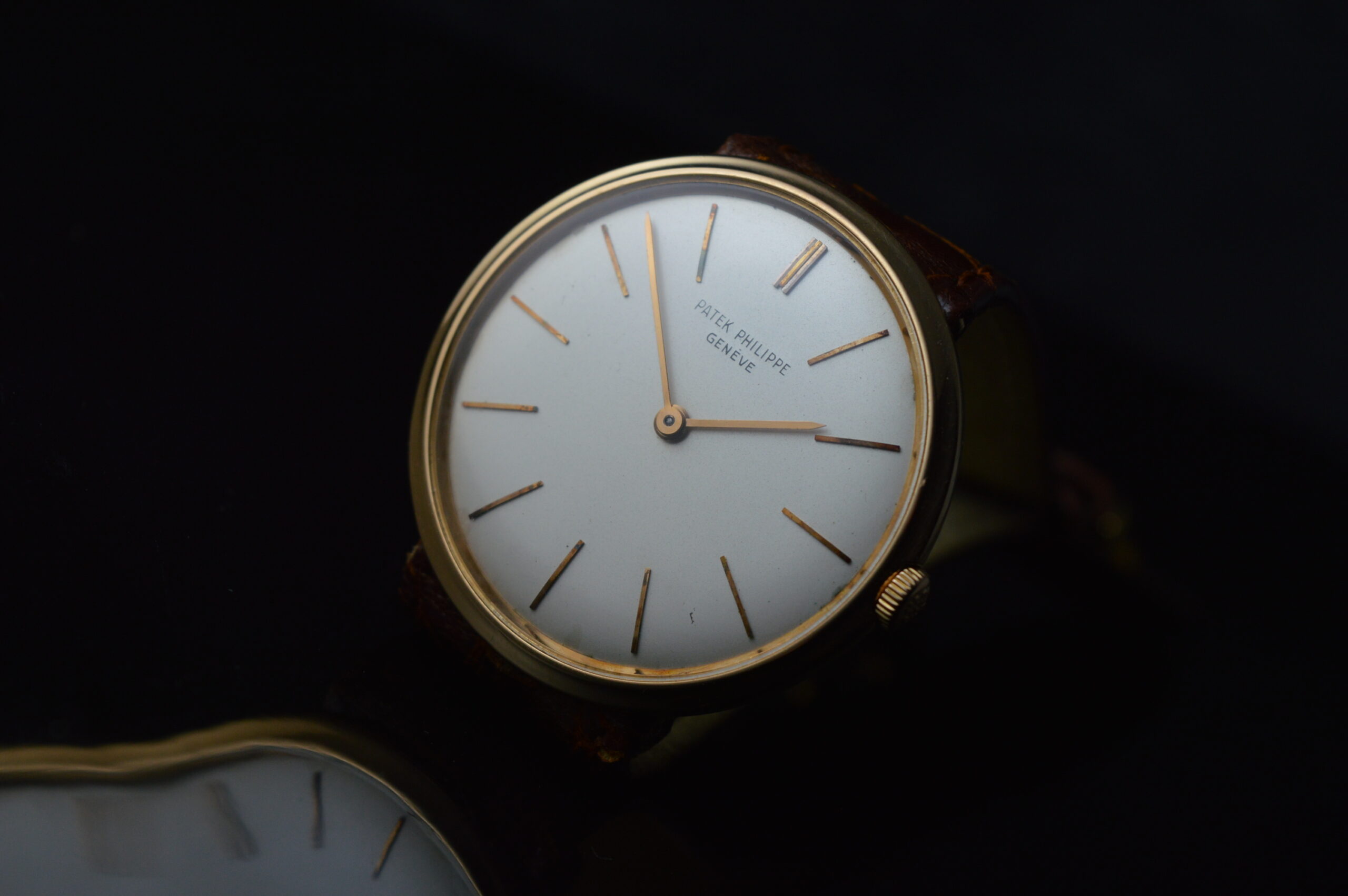 Patek Philippe Calatrava 2591 34,5mm 18k Gold Manual Wind Cal.23-300 Hidden Lugs