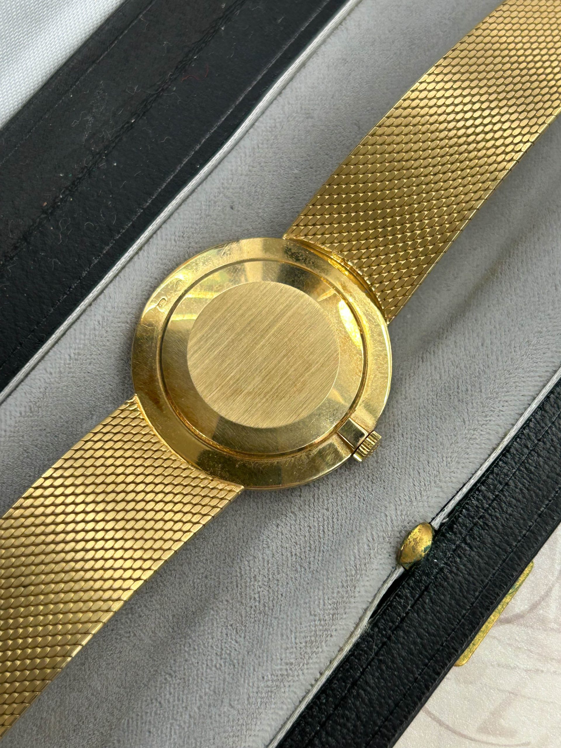 Patek Philippe Calatrava 33mm Vintage - Champagne Dial - 18Kt Yellow Gold - Ref 3568