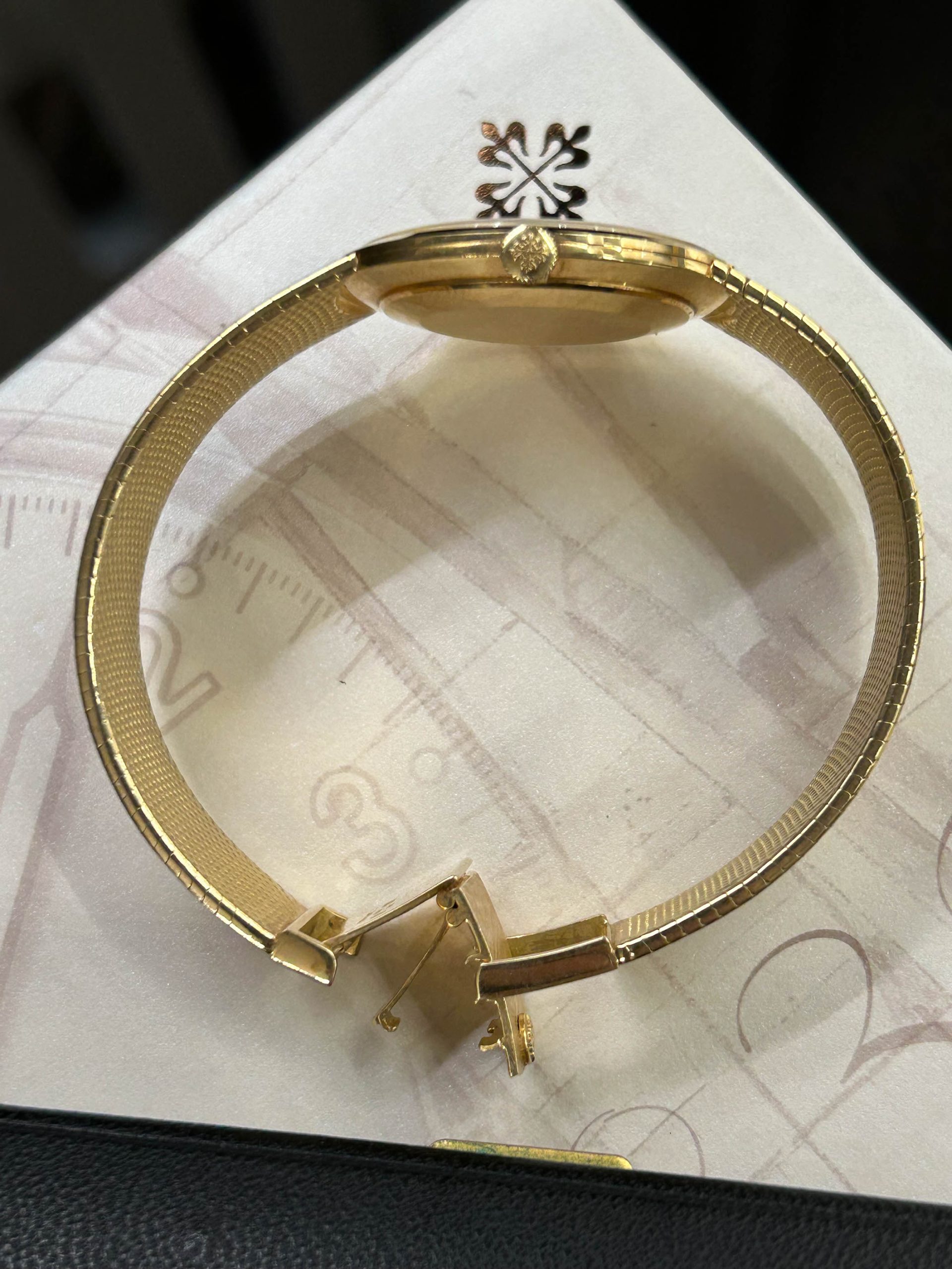 Patek Philippe Calatrava 33mm Vintage - Champagne Dial - 18Kt Yellow Gold - Ref 3568