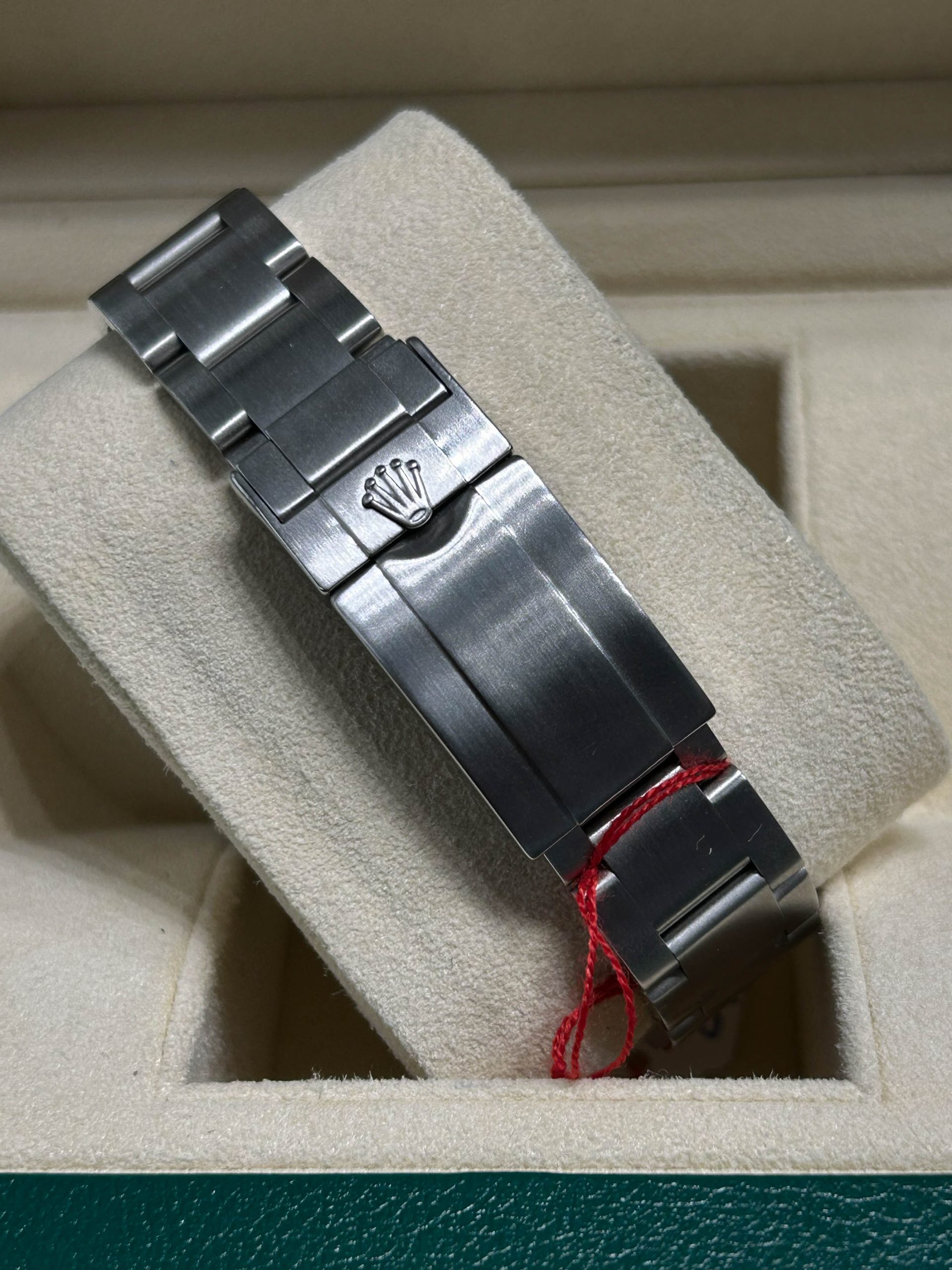 Rolex Explorer 39mm - Ref 214270 - Year 2014