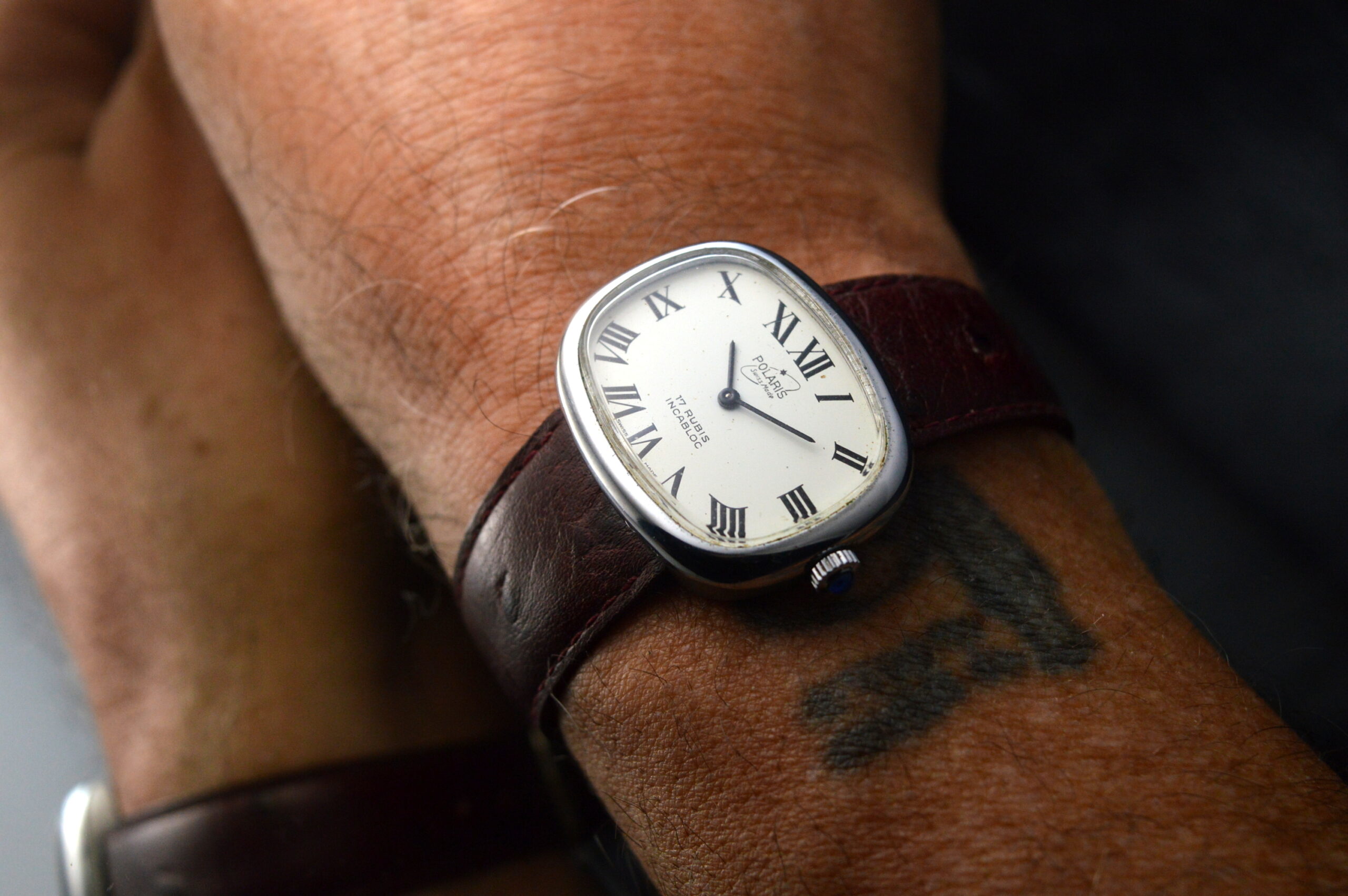 POLARIS MEN'S RARE VINTAGE DRESS WATCH 35 X 28MM FROM 70'S