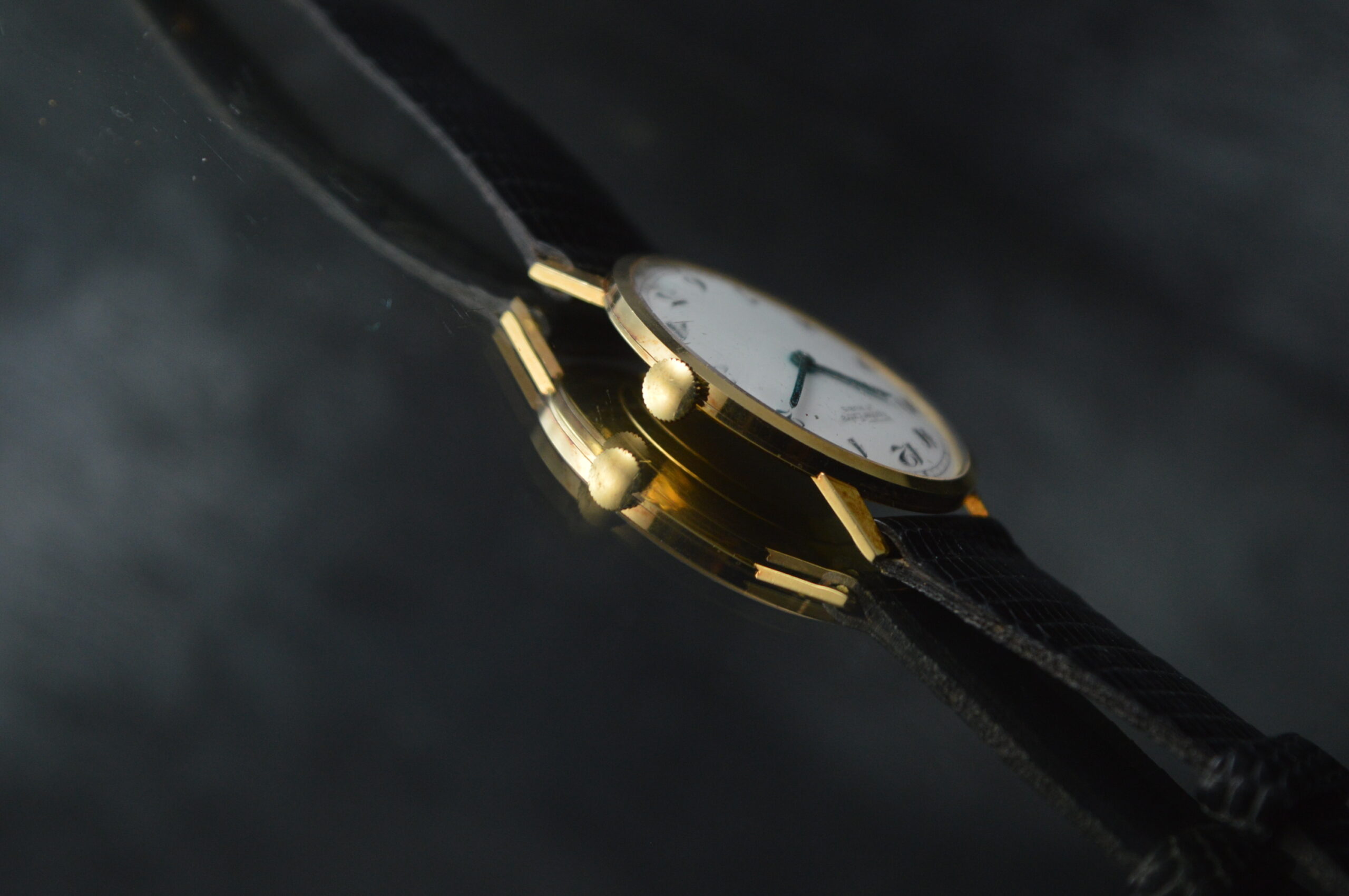 FISCHER EXTRA MEN'S VERY FLAT VINTAGE 18K SOLID GOLD DRESS WATCH 32 X 36MM